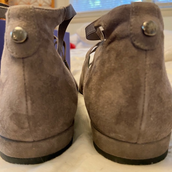 NEW W BOX 7.5 Adorable Stuart Weitzman Strappy Flats with High Ankle - Picture 9 of 10